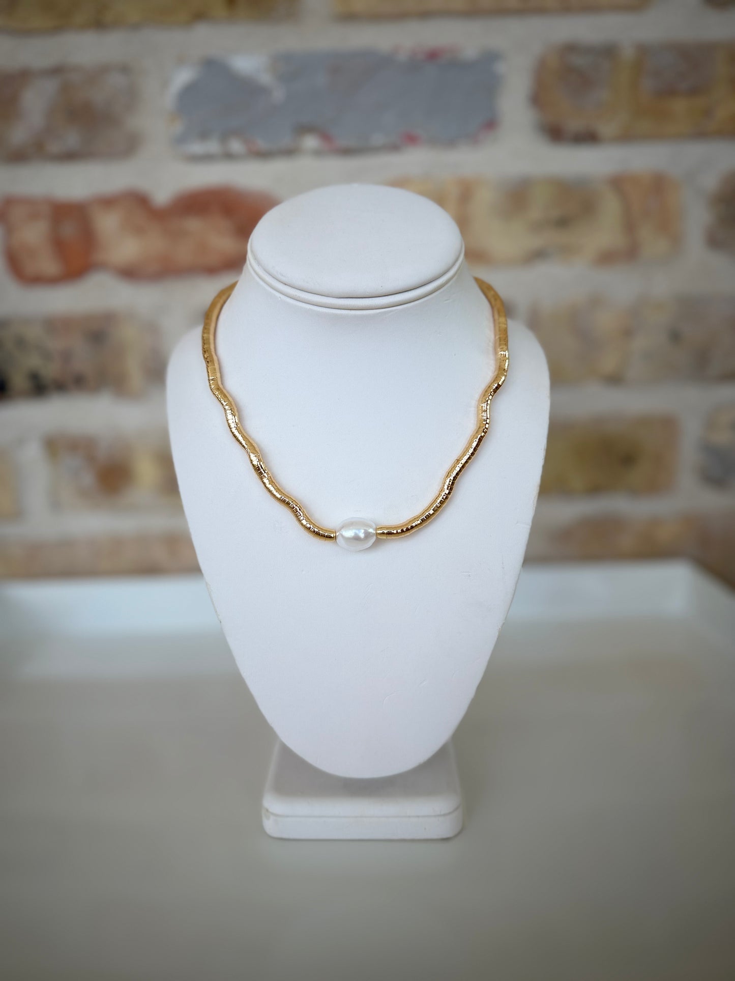 Gold Slinky Necklace w/Pearl