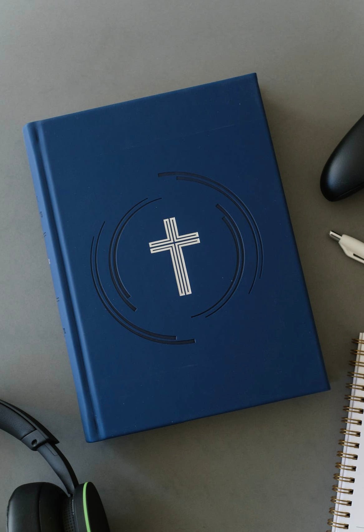 Daily Wisdom Devotional Bible for Teens - Ballyhoo Boutique and Gift