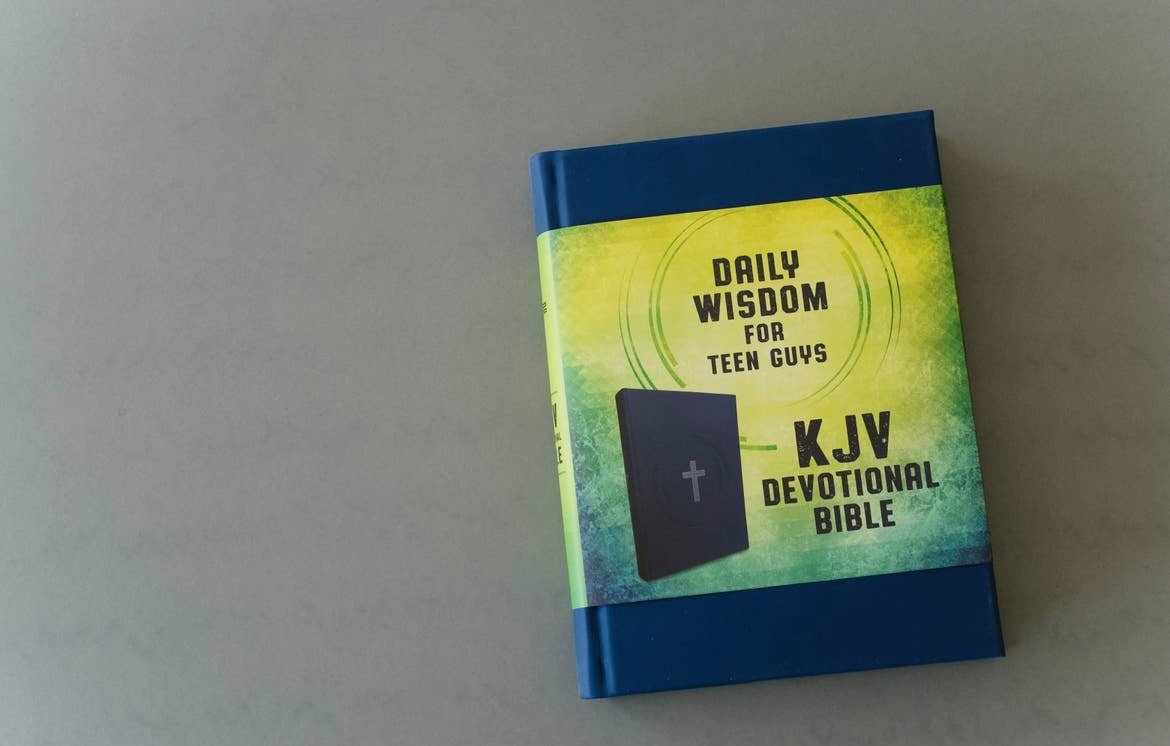 Daily Wisdom Devotional Bible for Teens - Ballyhoo Boutique and Gift