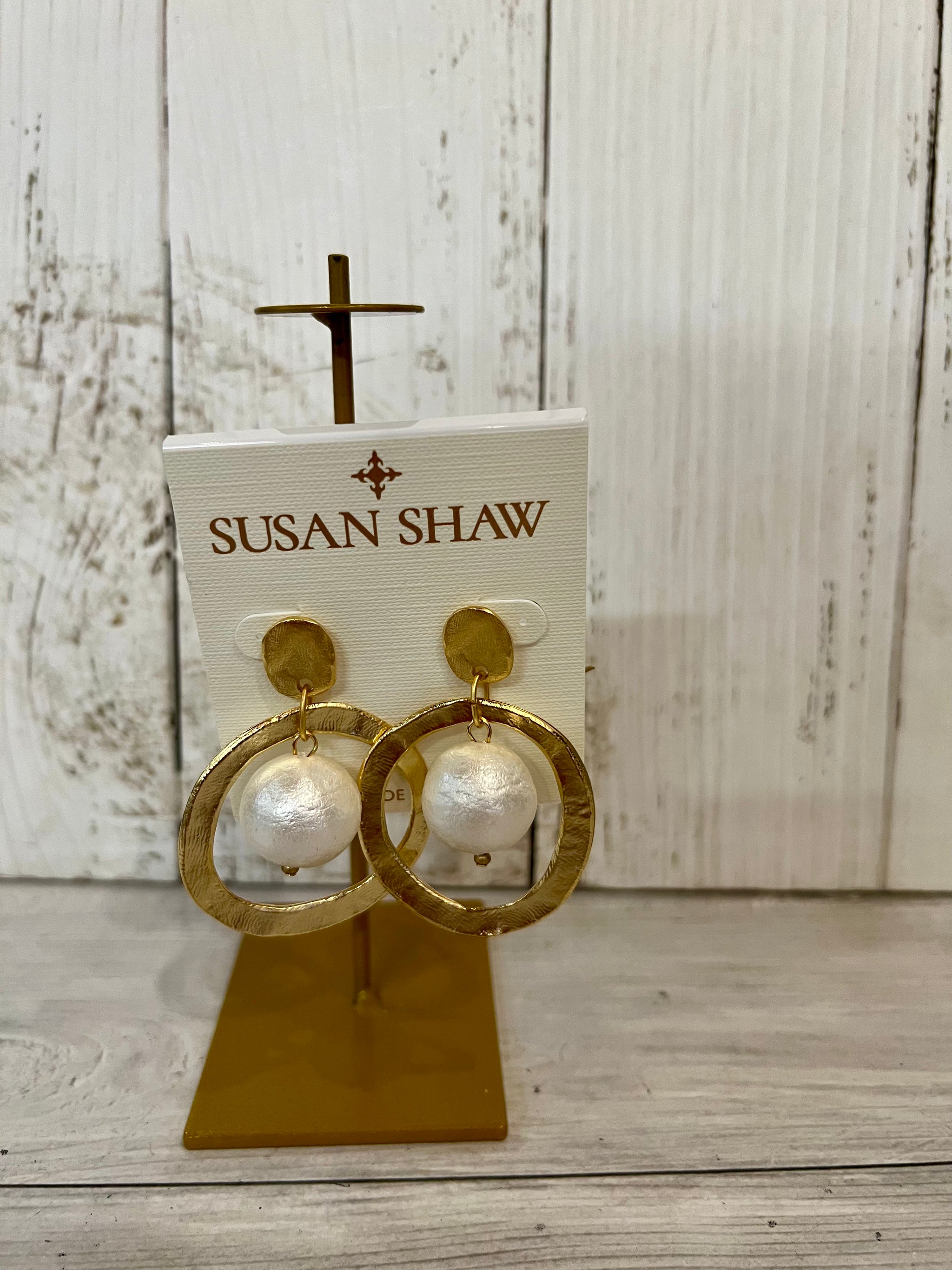 Gold Hoop w/ Cotton Pearl Earring