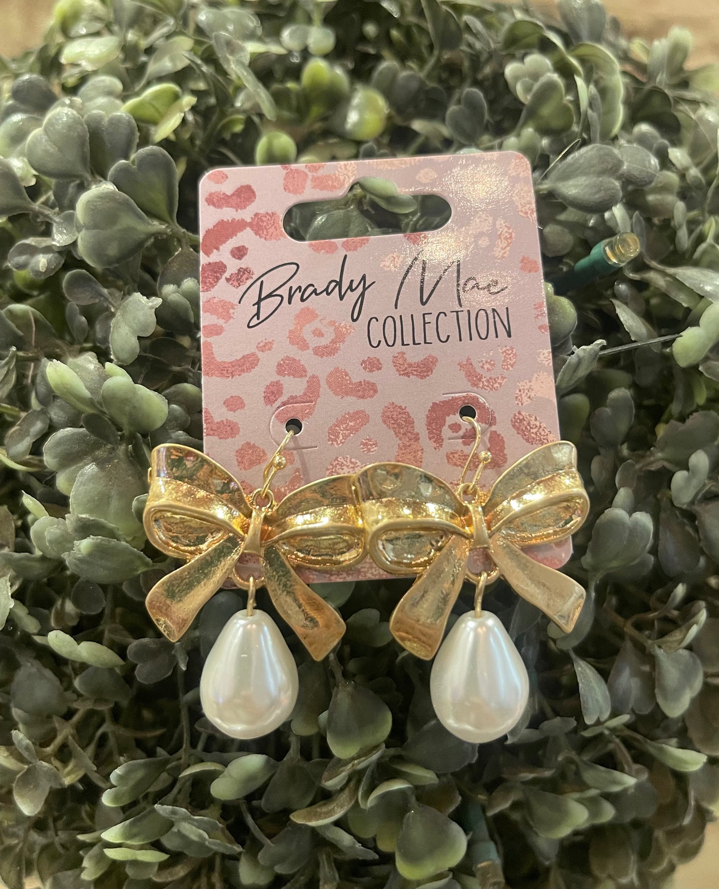 Pearl Bow-Tique Earring