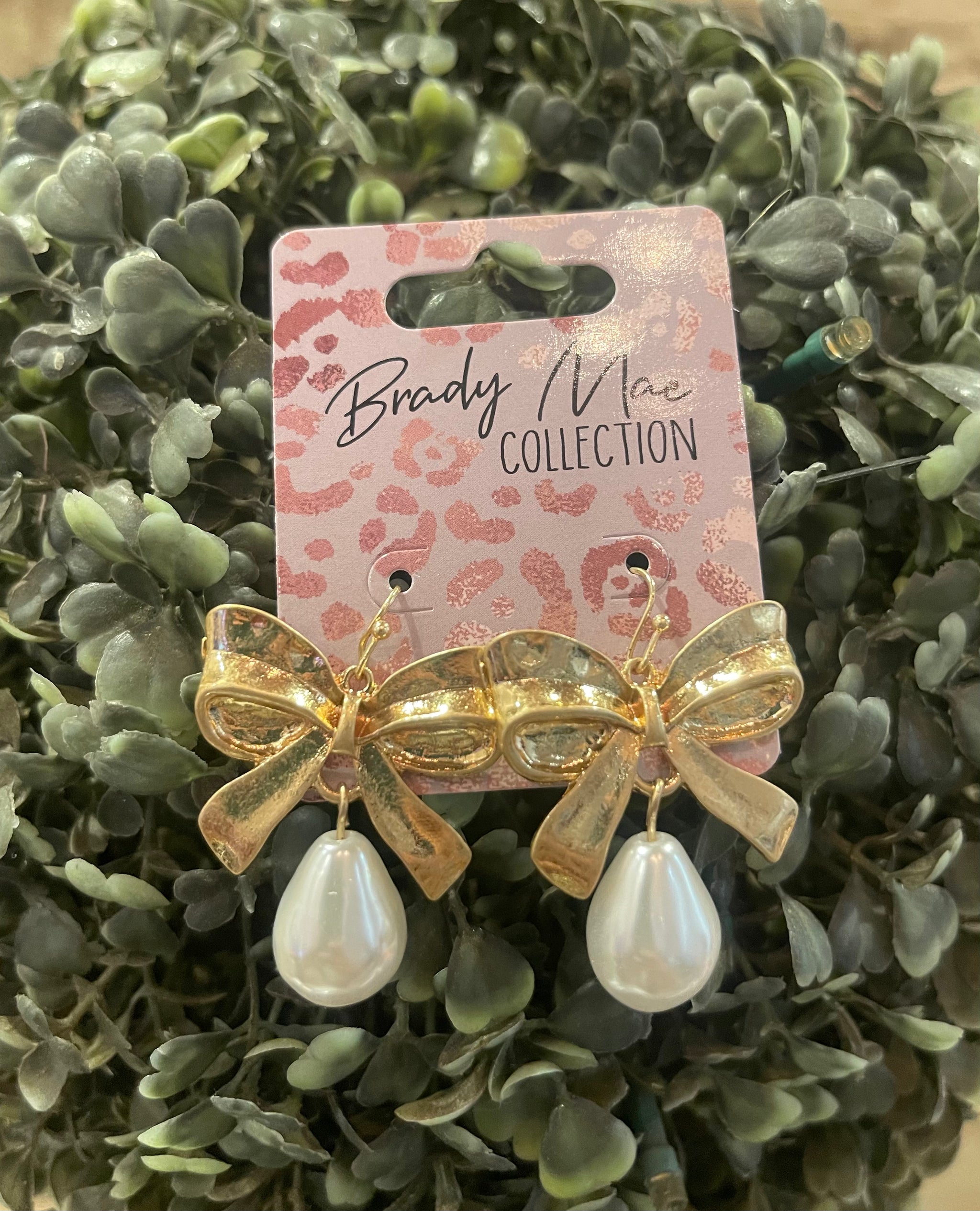 Pearl Bow-Tique Earring