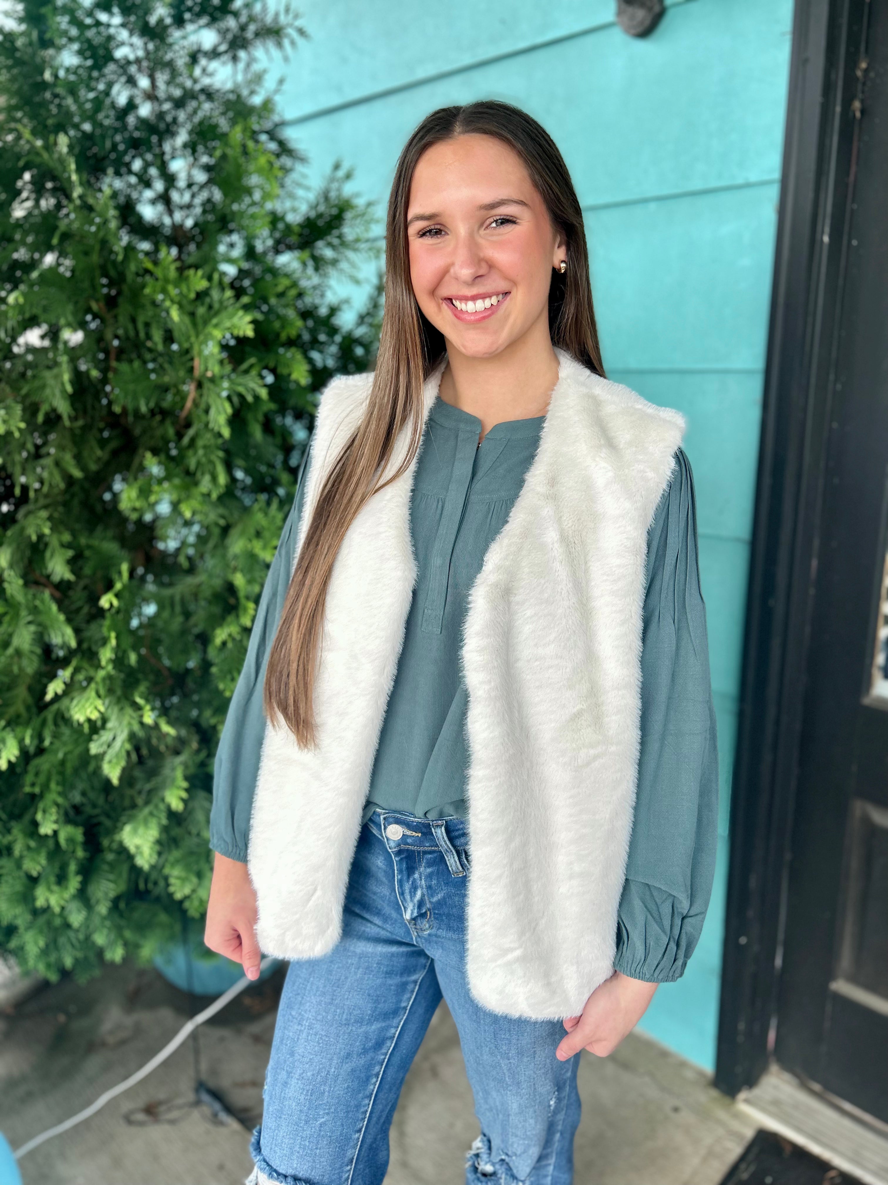SY7122 Cream Faux Fur Vest