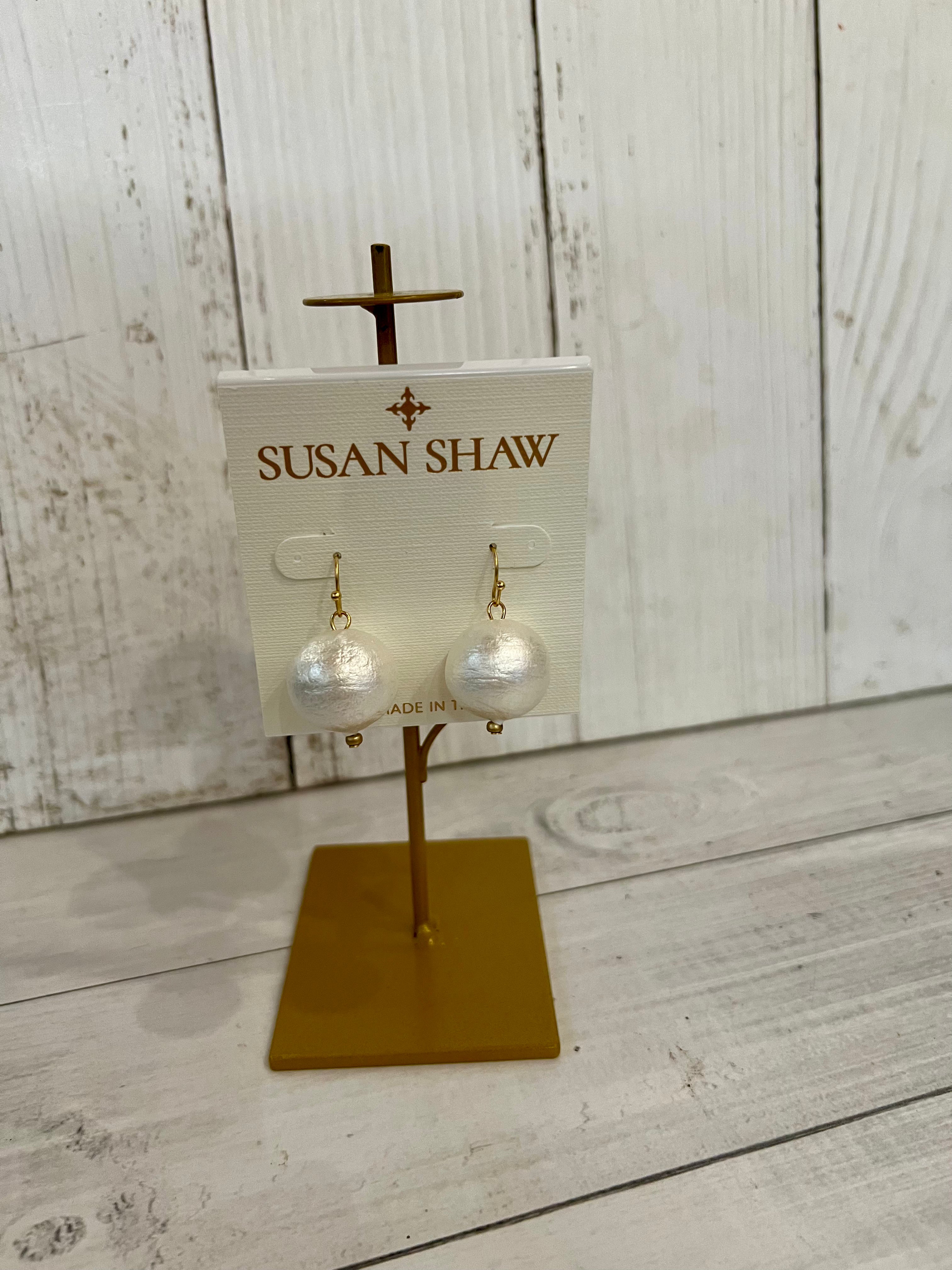 Single Cotton Pearl Earring