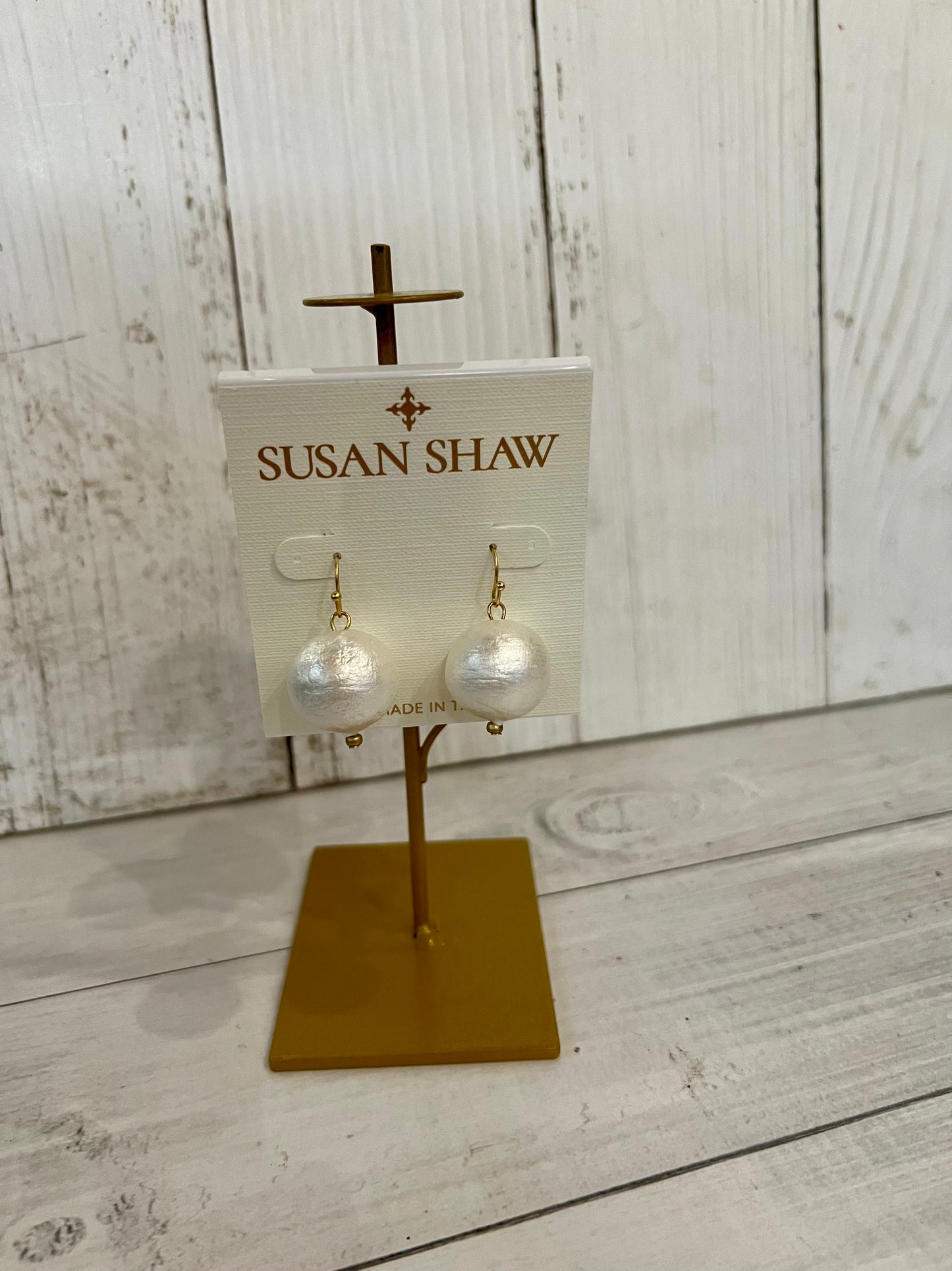 Single Cotton Pearl Earring