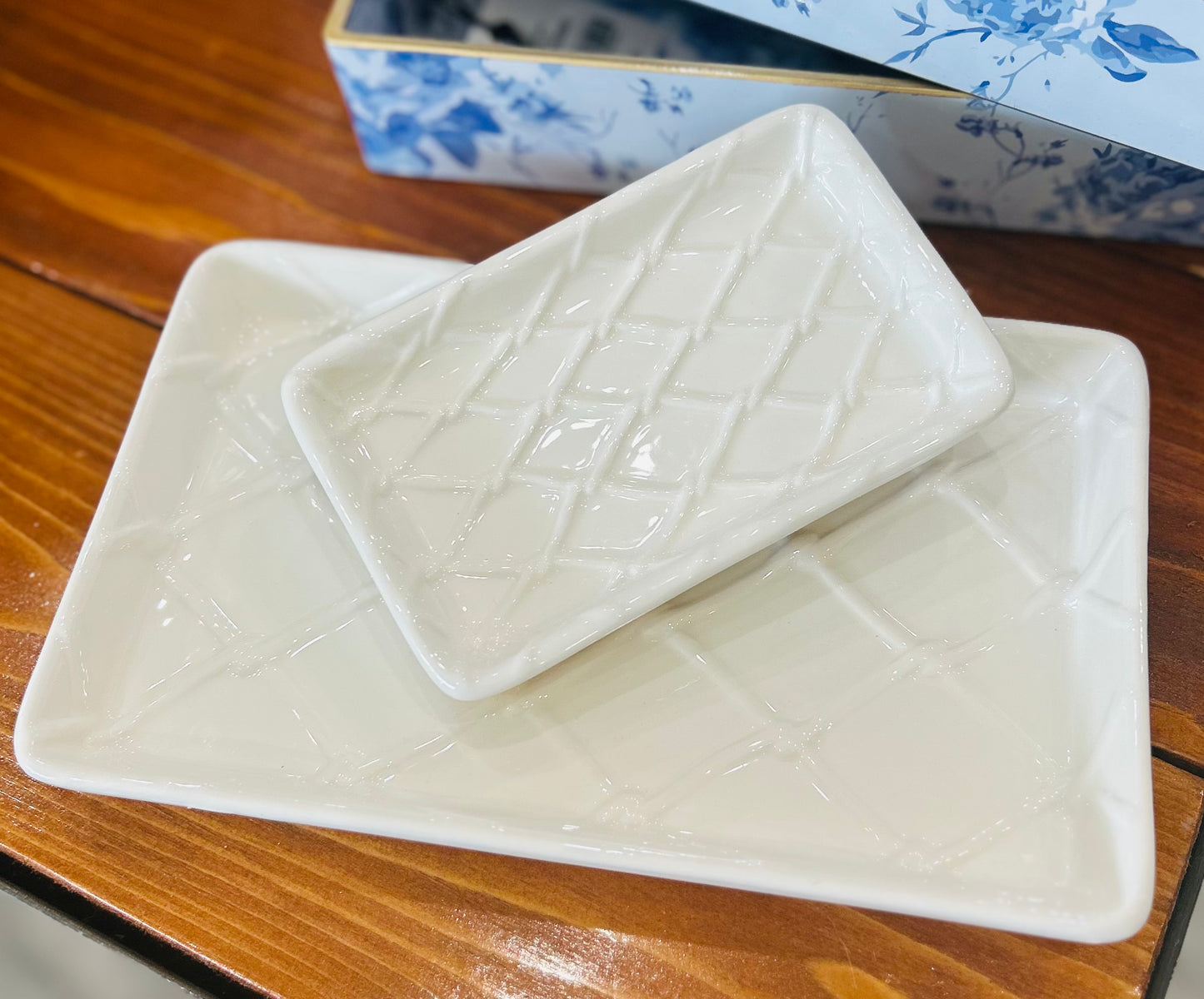 White Textured Soap Dish