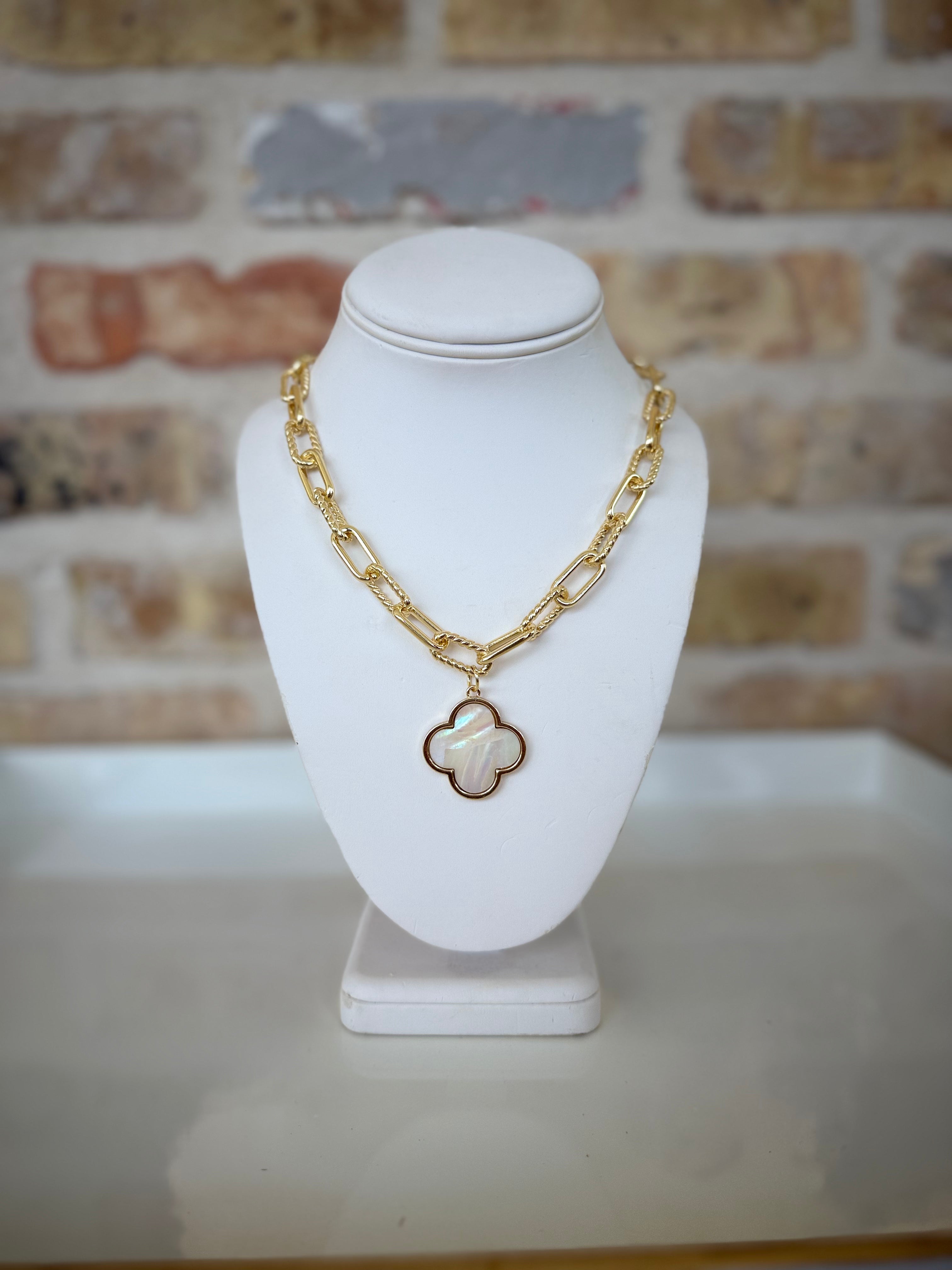 Textured Gold Chain w/Pendant
