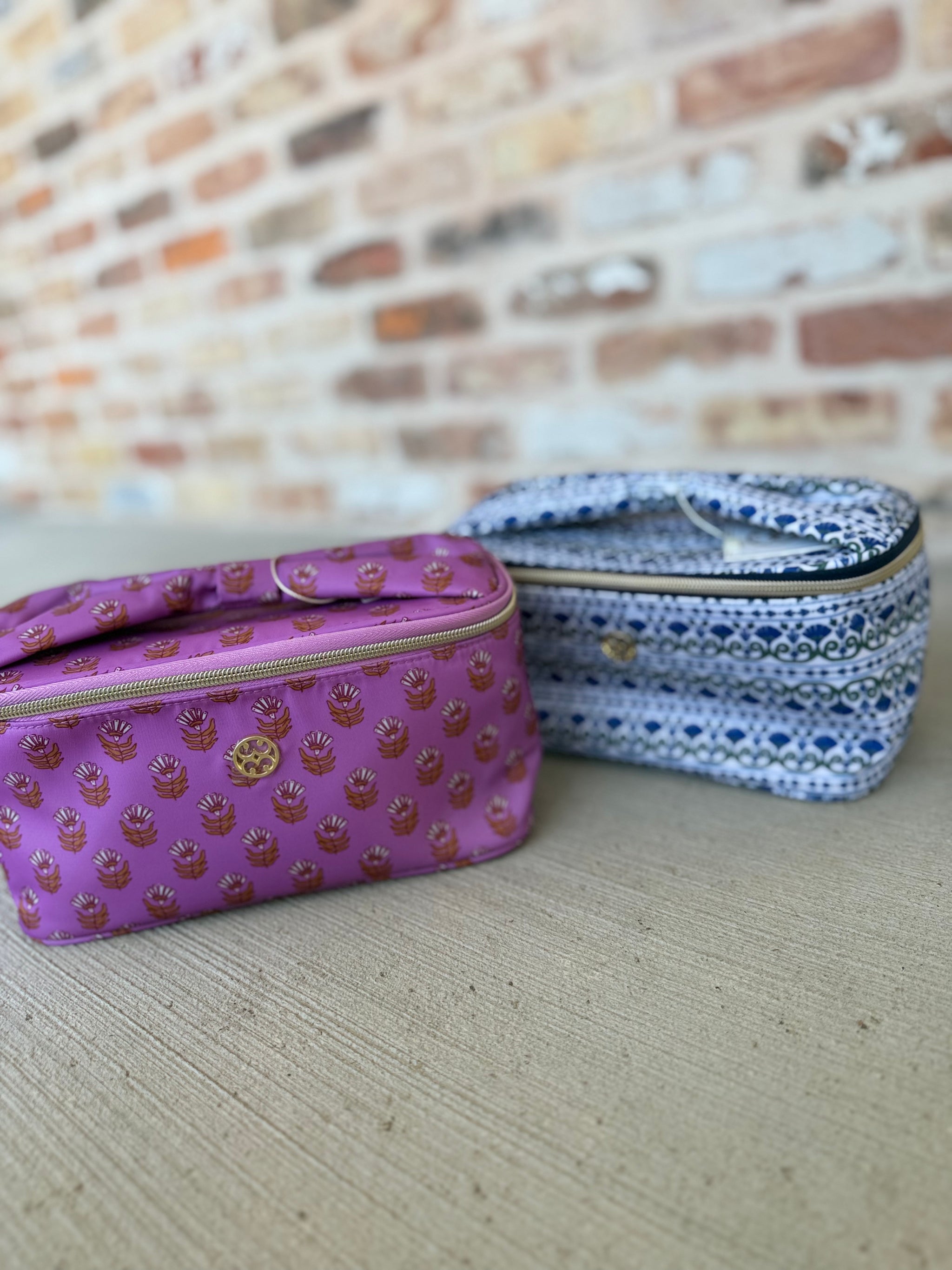 Kiss & Make Up Bag