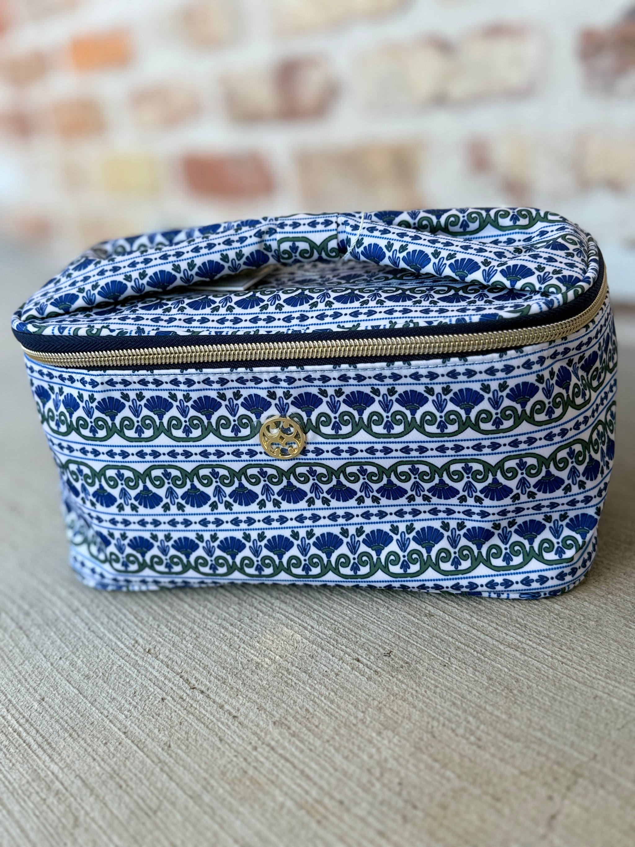 Kiss & Make Up Bag