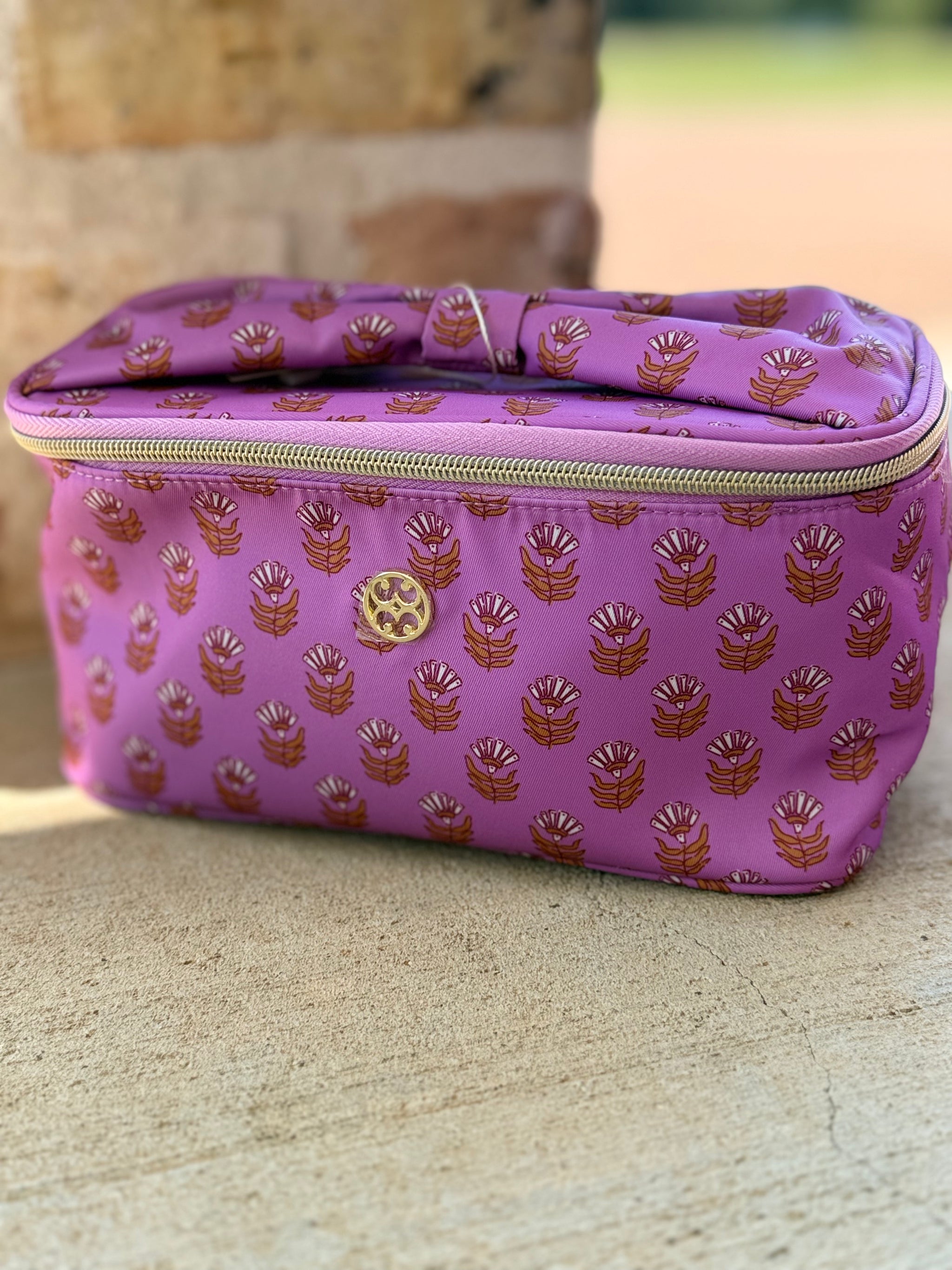 Kiss & Make Up Bag