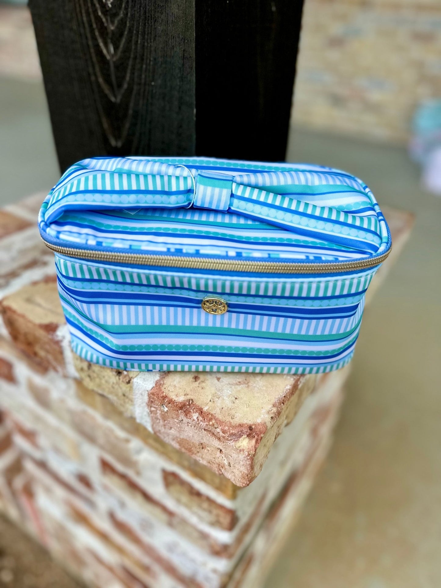 Kiss & Makeup Bag - Ballyhoo Boutique and Gift