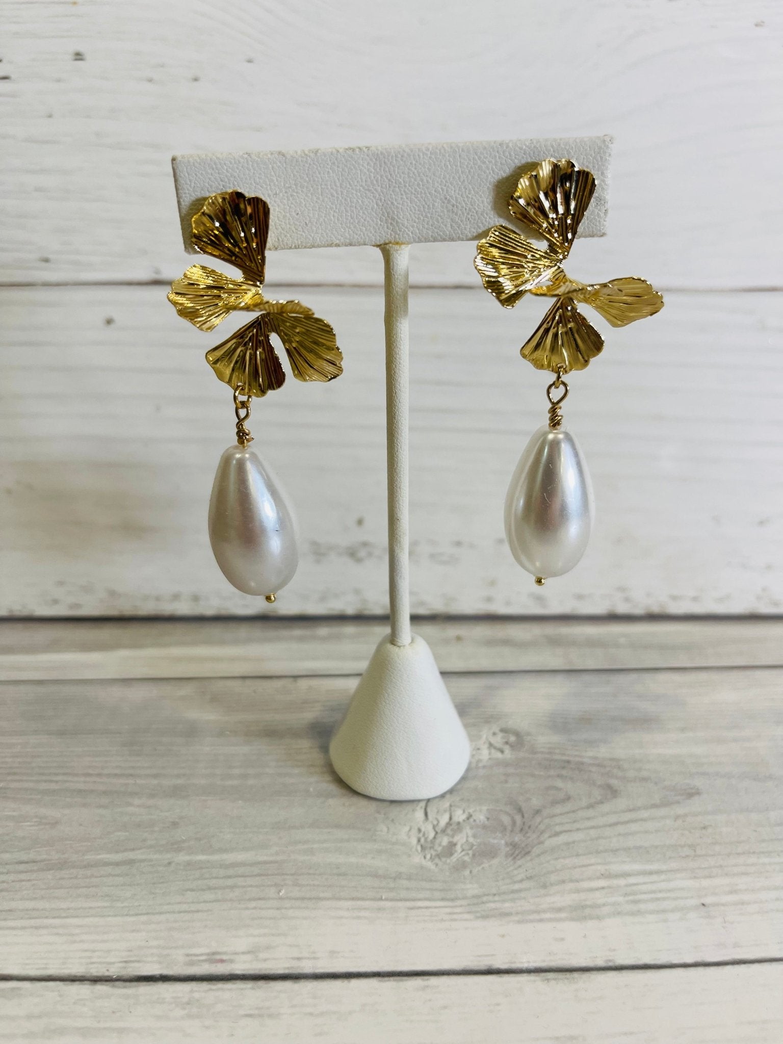 Pearl Drop Floral Earrings - Ballyhoo Boutique and Gift