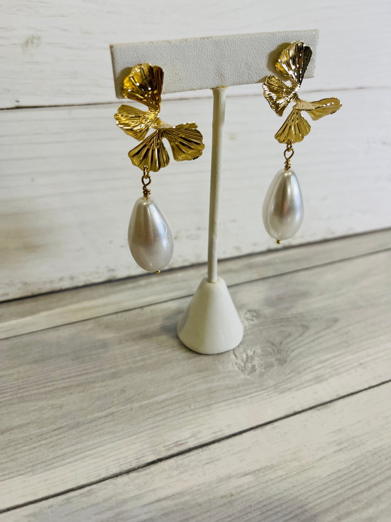 Pearl Drop Floral Earrings - Ballyhoo Boutique and Gift